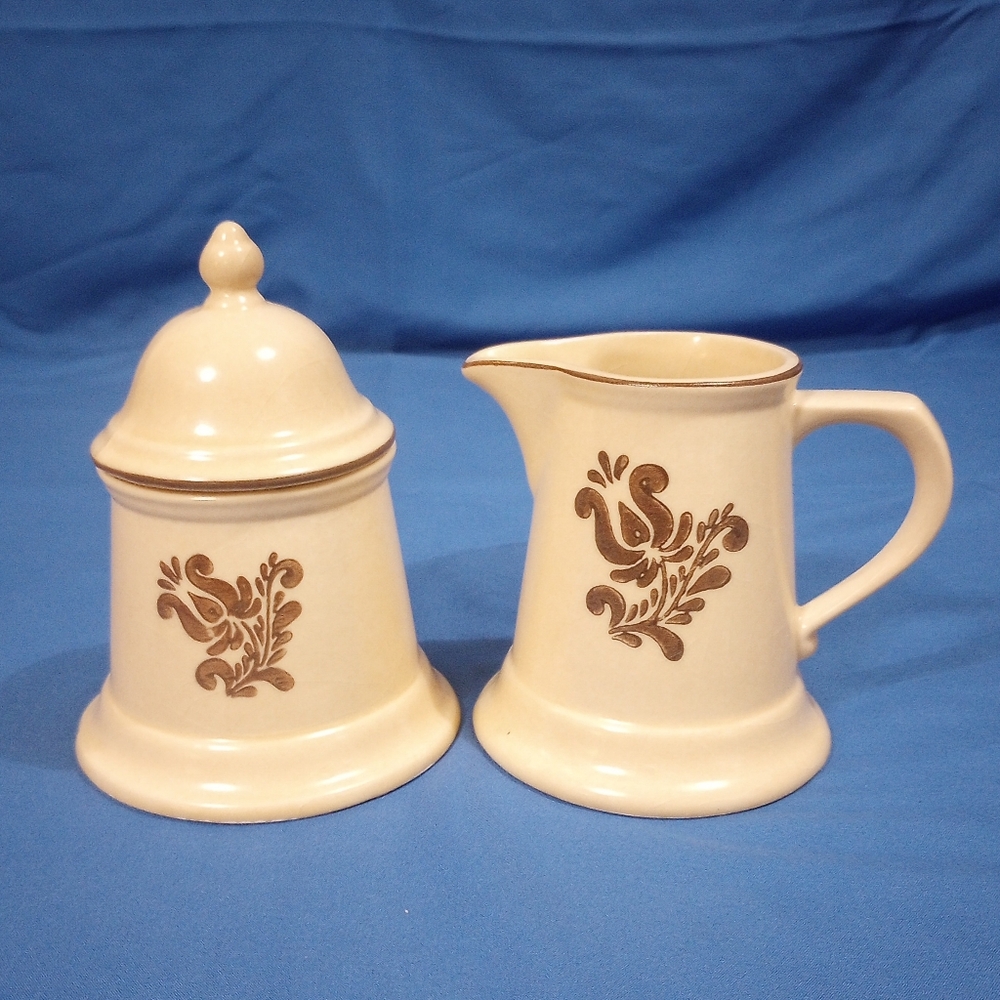 Vintage 1960s Pfaltzgraff USA Village Stoneware Creamer and Sugar Bowl w…